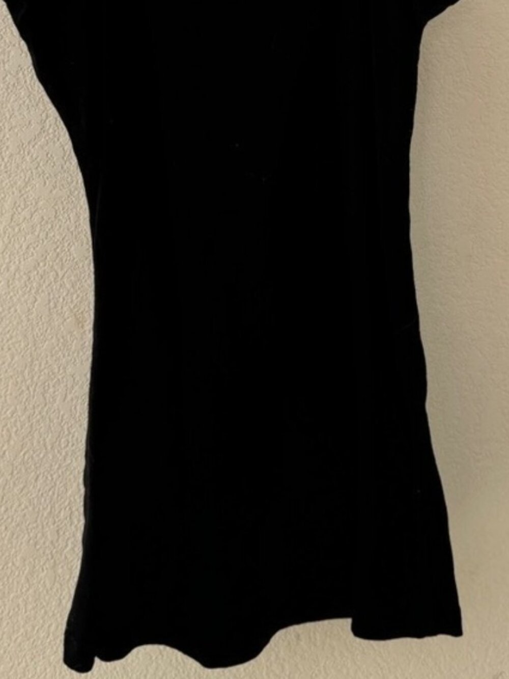 Stretchy/form fitting - Picture 2 of 2